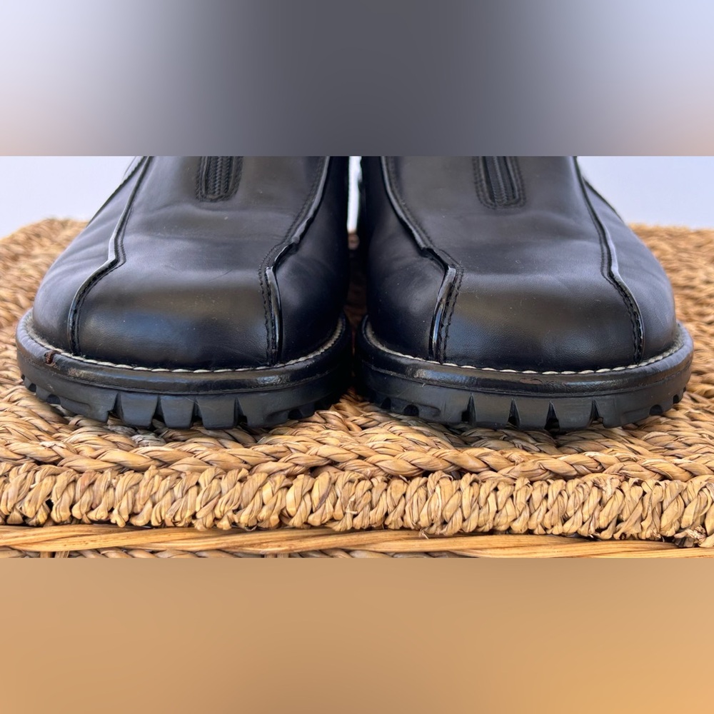 Donald J. Pliner Sport Women’s Front Zip‎ Leather Loafer Tread Sole Size 9 - Picture 3 of 11